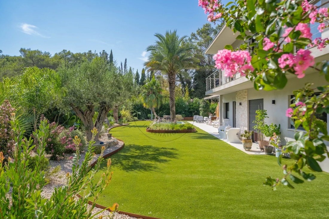 Villa in Mougins, Provence-Alpes-Côte d'Azur, France 3 - 17958063