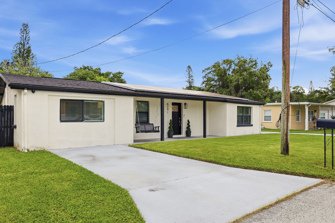 Pinellas Park, Florida, United States 2 - 18607027