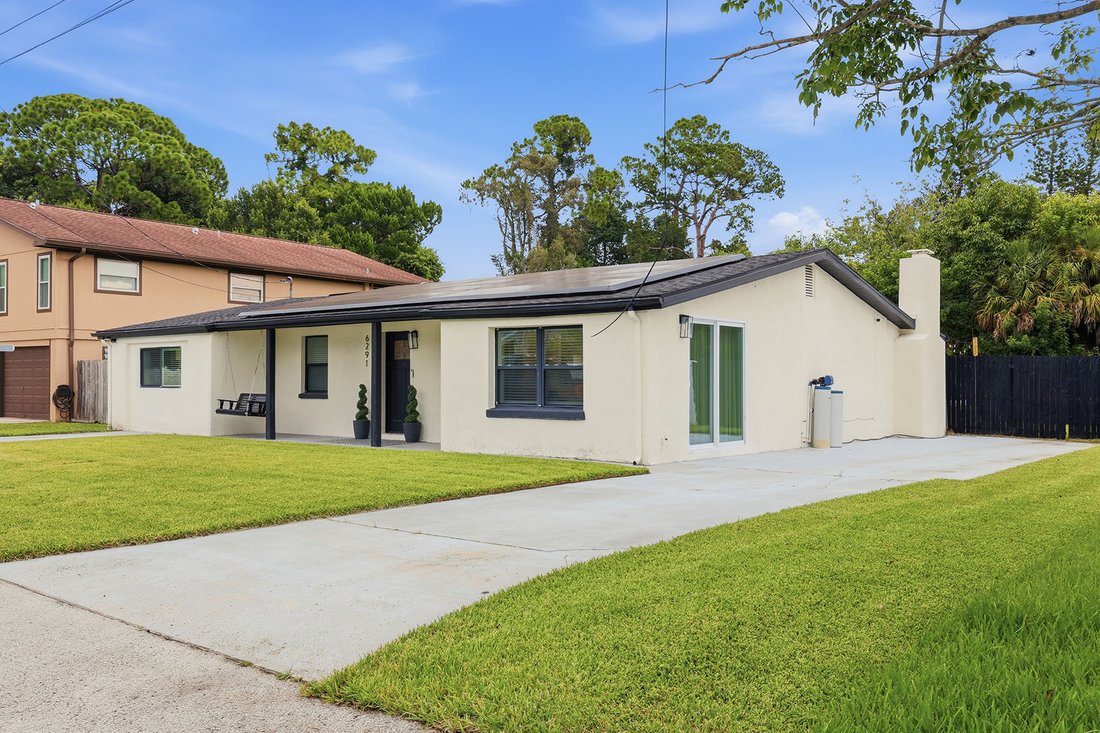 Pinellas Park, Florida, United States 3 - 18607027