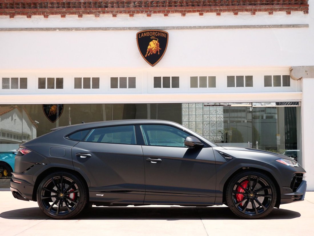 Suv in Beverly Hills, CA, United States 2 - 18606925