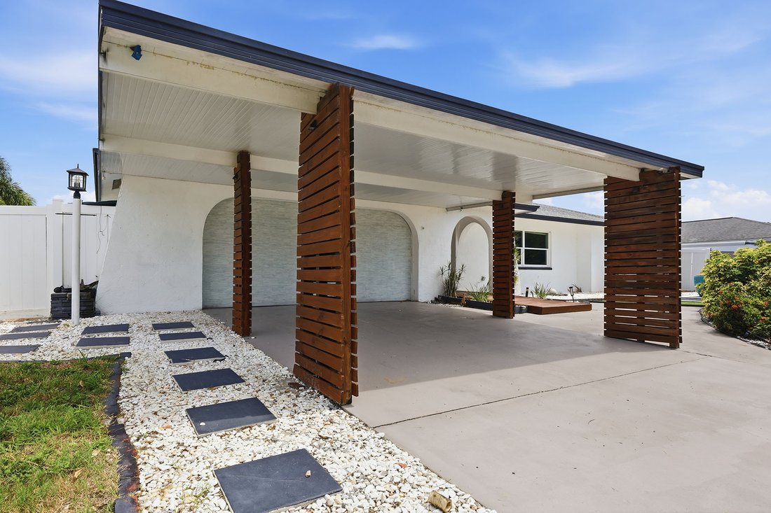 Sarasota, Florida, United States 4 - 18607521