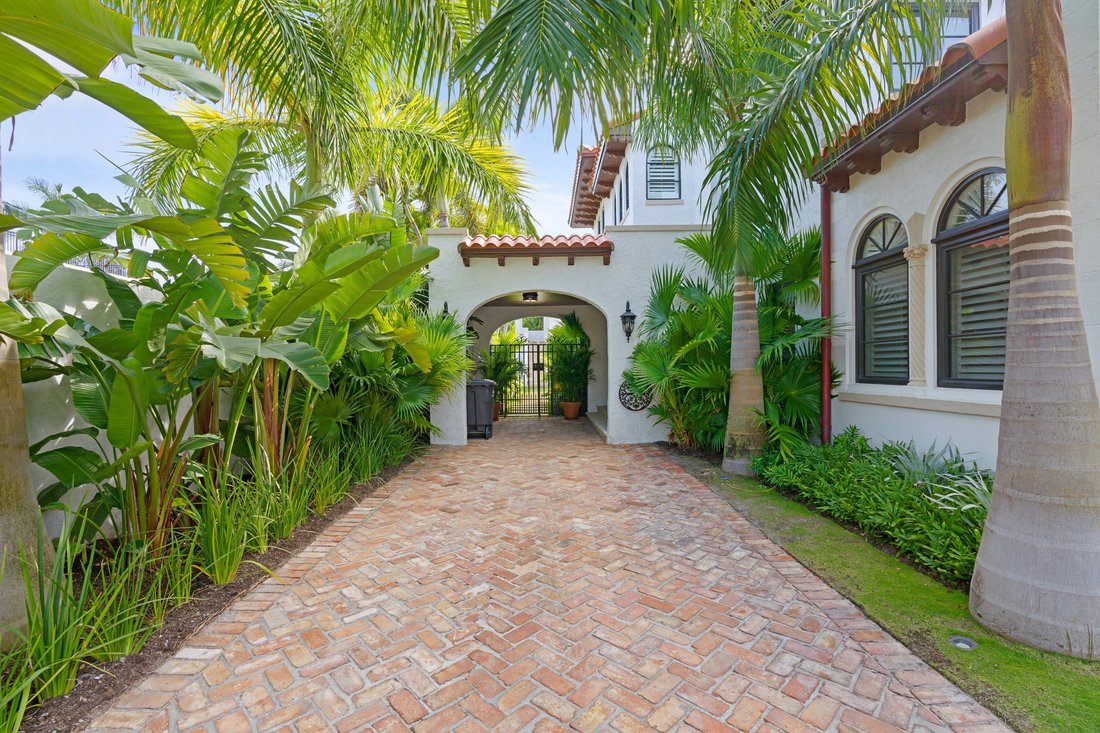 West Palm Beach, Florida, United States 5 - 18607035