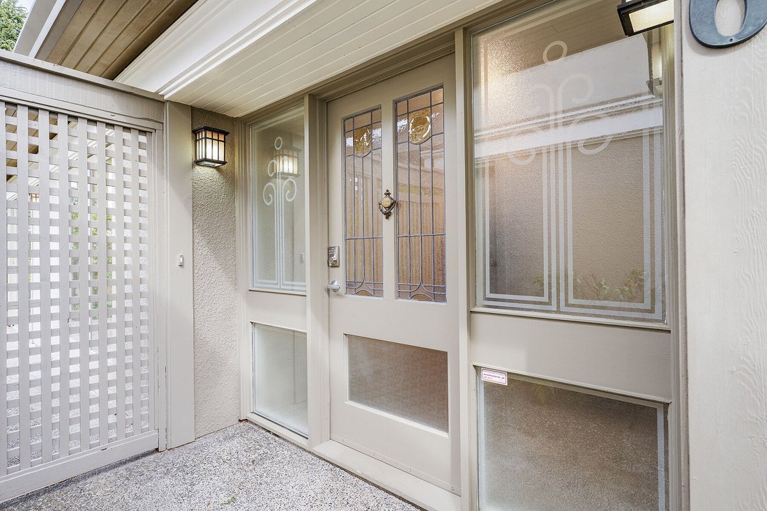 Townhouse in Victoria, British Columbia, Canada 4 - 18607181