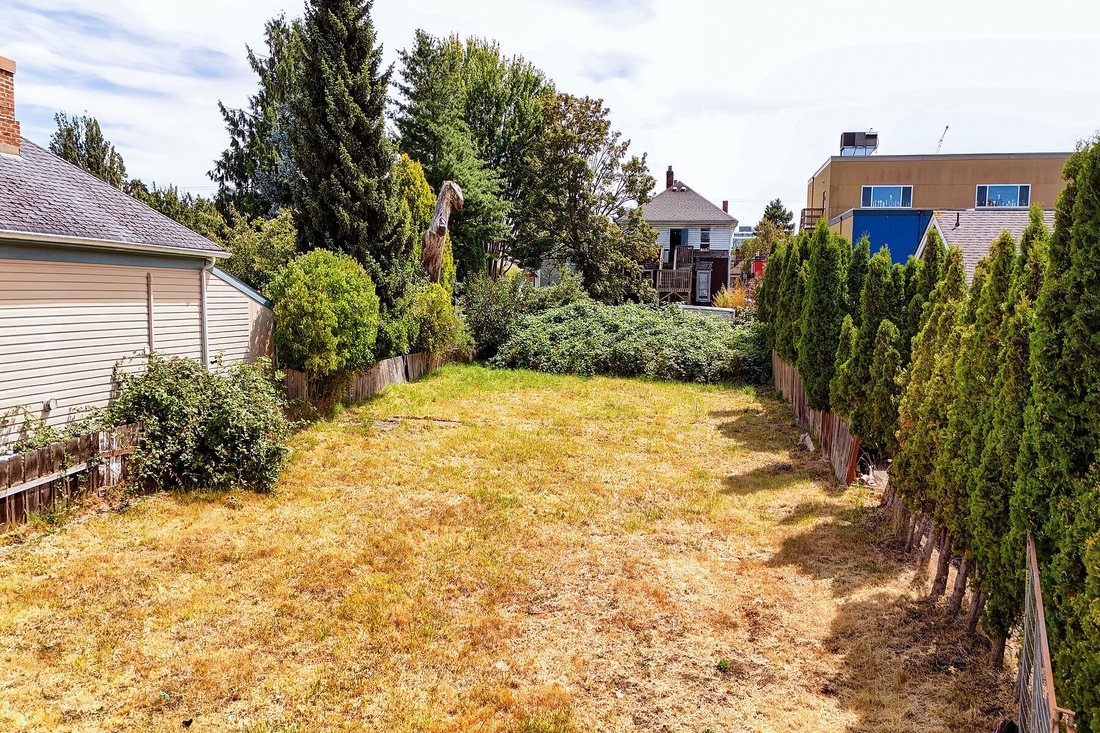 Land in Victoria, British Columbia, Canada 1 - 18607006