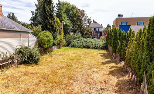 Land in Victoria, British Columbia, Canada 1