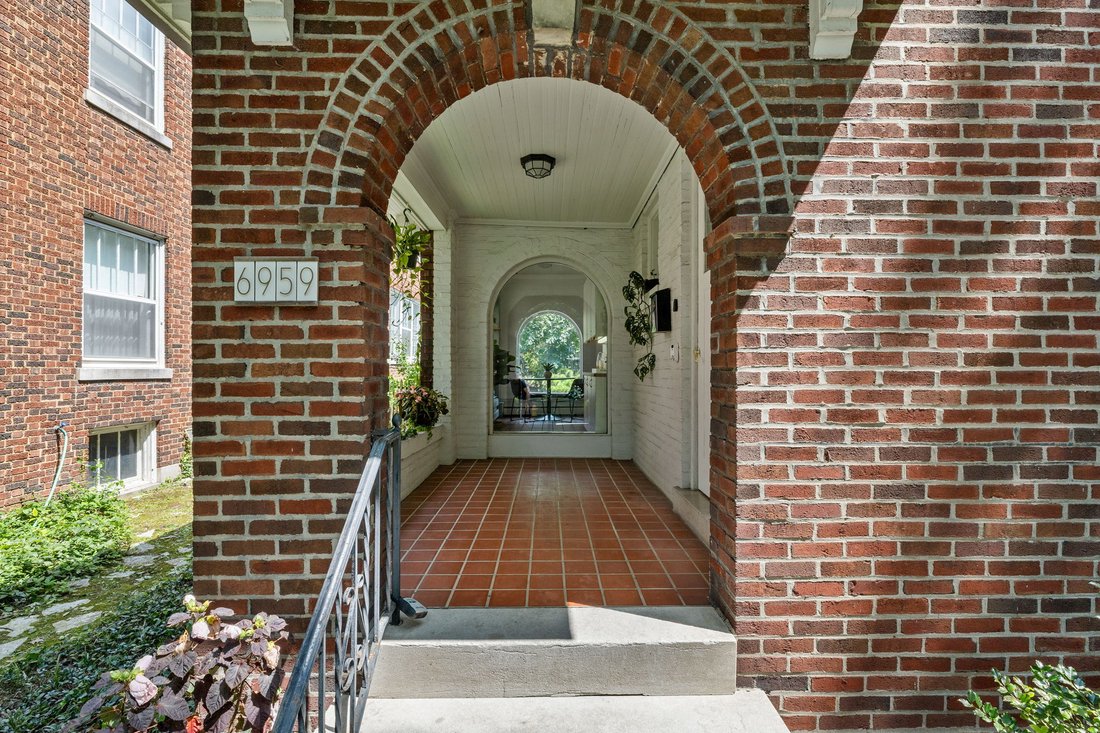 University City, Missouri, United States 4 - 18607385