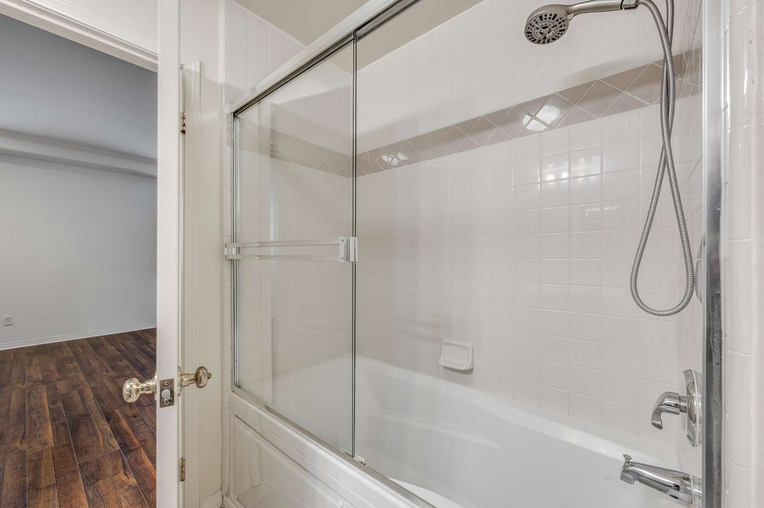 Condo in Los Angeles, California, United States 5 - 18606956