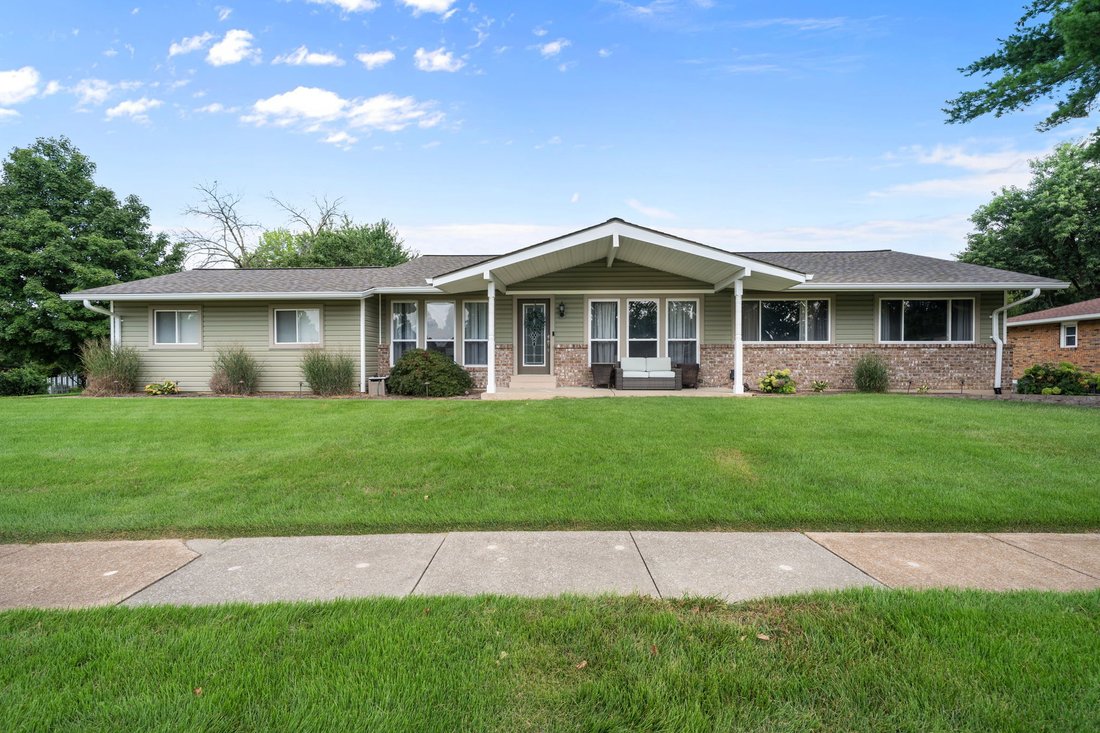 Ballwin, Missouri, United States 1 - 18607442