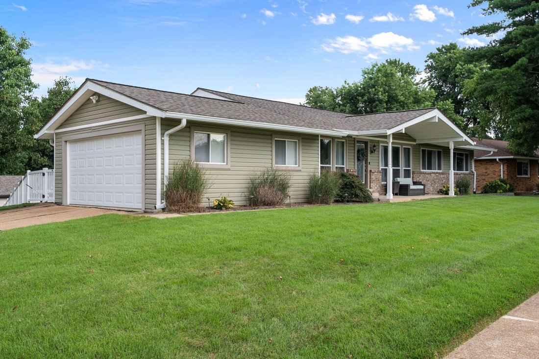 Ballwin, Missouri, United States 3 - 18607442