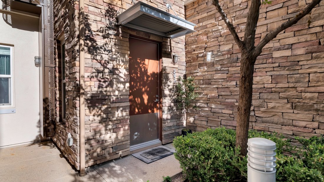 Condo in Santa Ana, California, United States 2 - 18607550