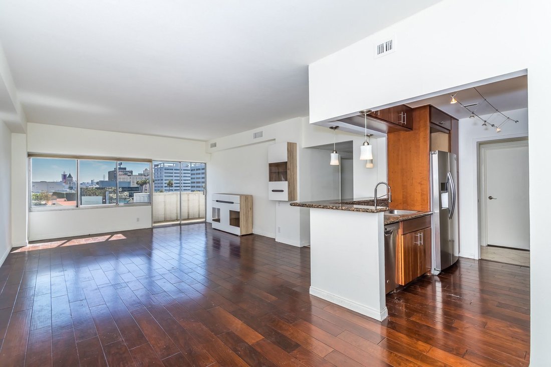 Condo in Los Angeles, California, United States 1 - 18607190