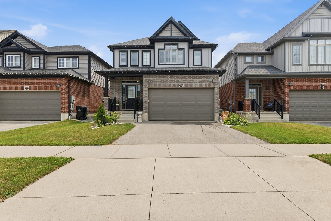 House in Cambridge, Ontario, Canada 1 - 18607077