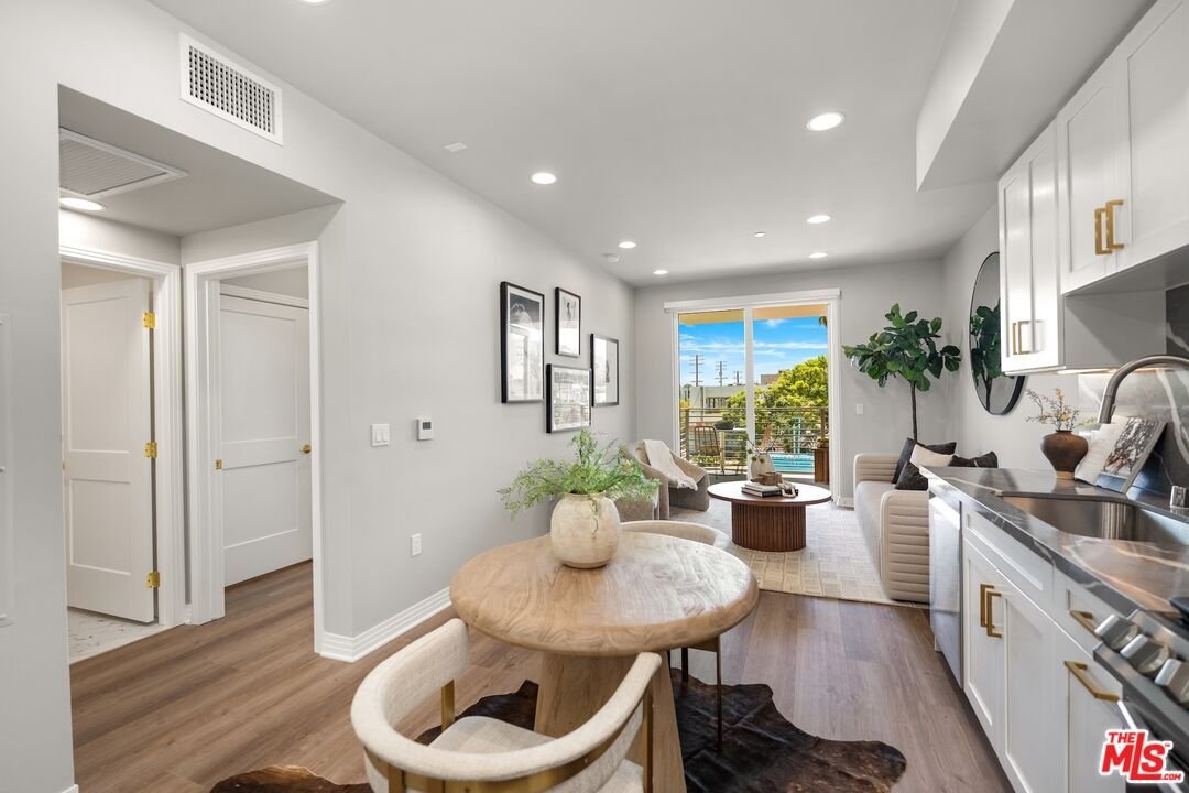 Condo in Los Angeles, California, United States 4 - 18606813