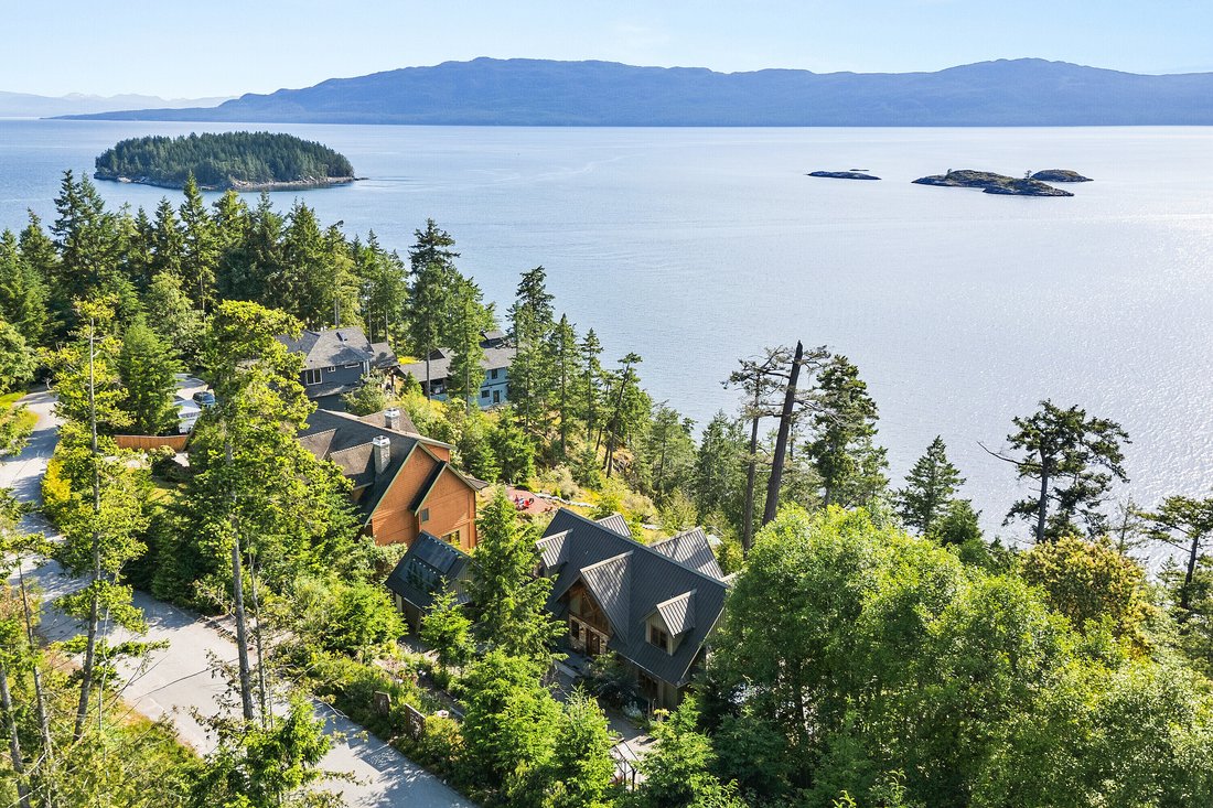House in Garden Bay, British Columbia, Canada 5 - 18607068