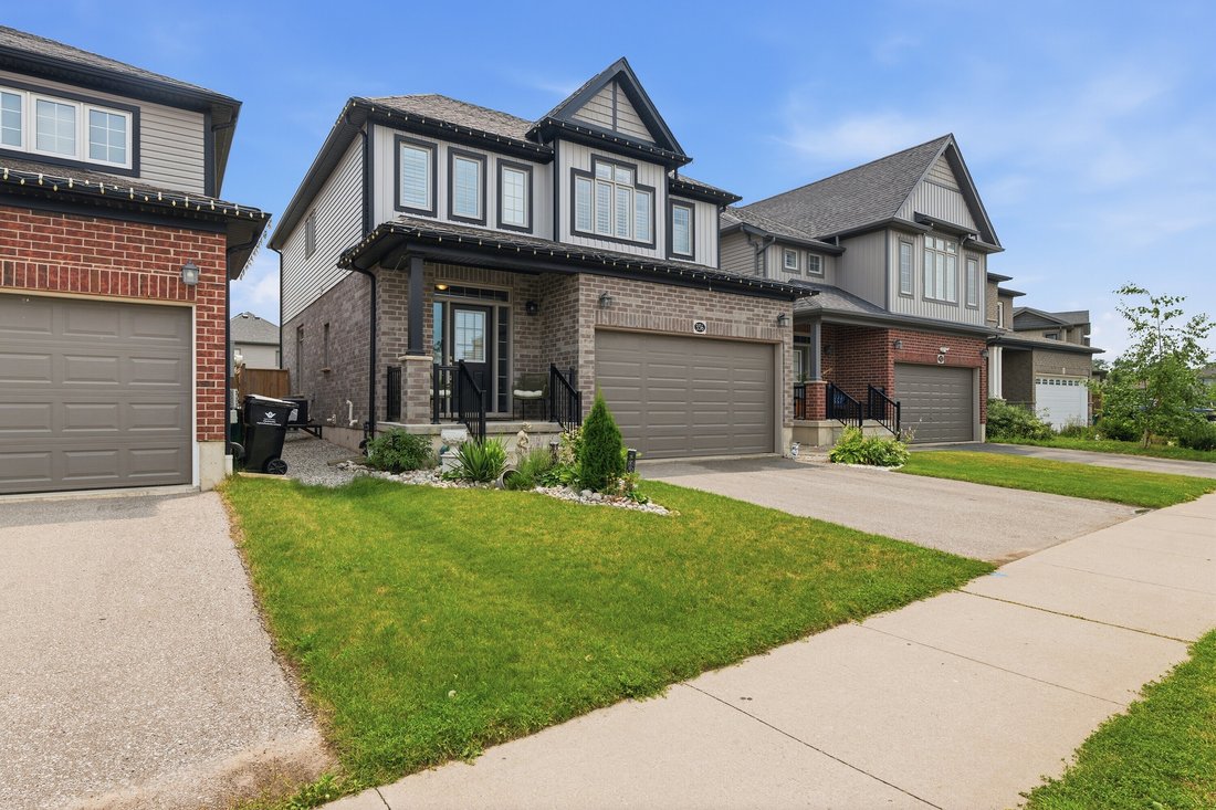 House in Cambridge, Ontario, Canada 3 - 18607077