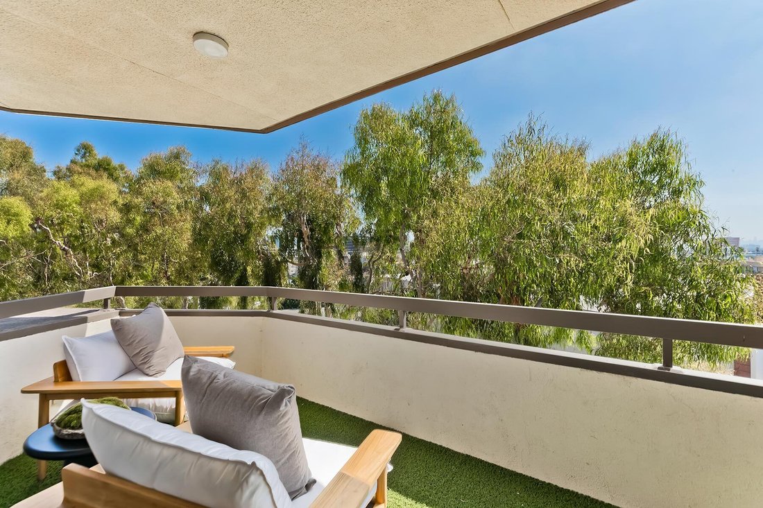Condo in Beverly Hills, California, United States 5 - 18607225