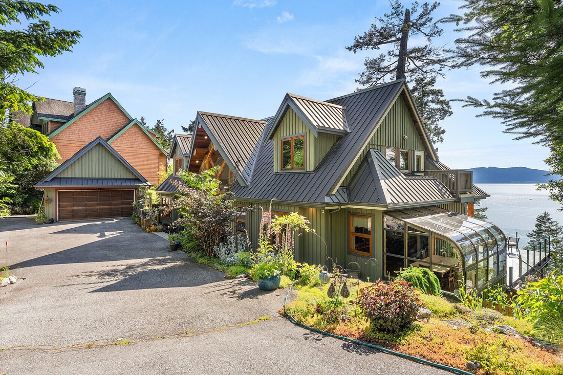 House in Garden Bay, British Columbia, Canada 4 - 18607068