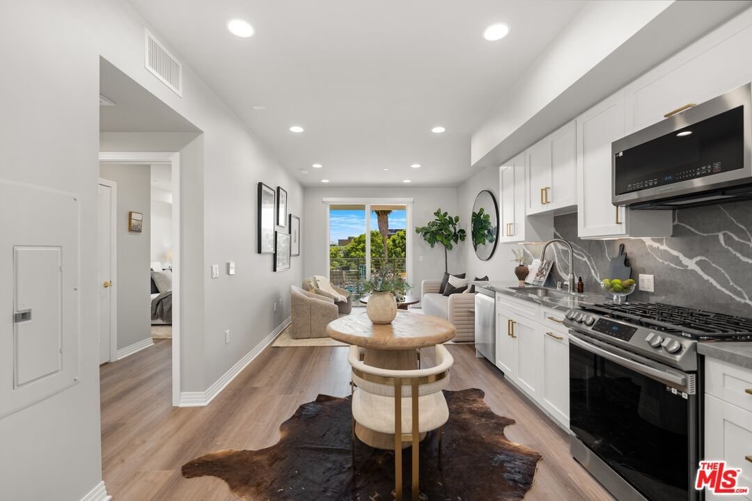 Condo in Los Angeles, California, United States 2 - 18606813