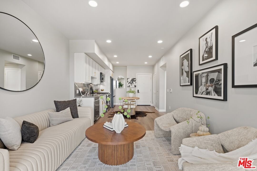 Condo in Los Angeles, California, United States 5 - 18606813