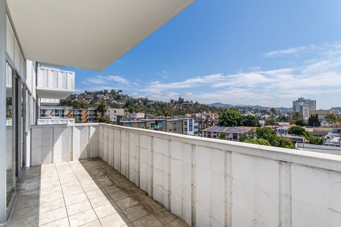 Condo in Los Angeles, California, United States 4 - 18607190