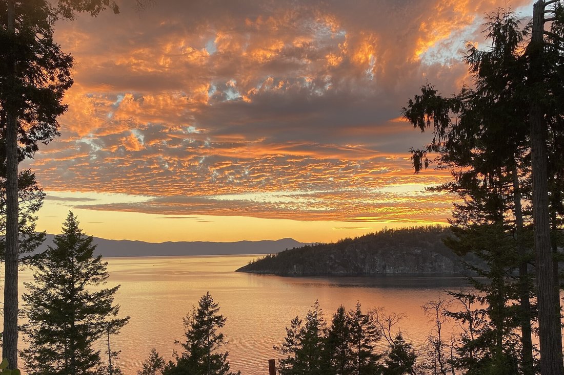 House in Garden Bay, British Columbia, Canada 2 - 18607068