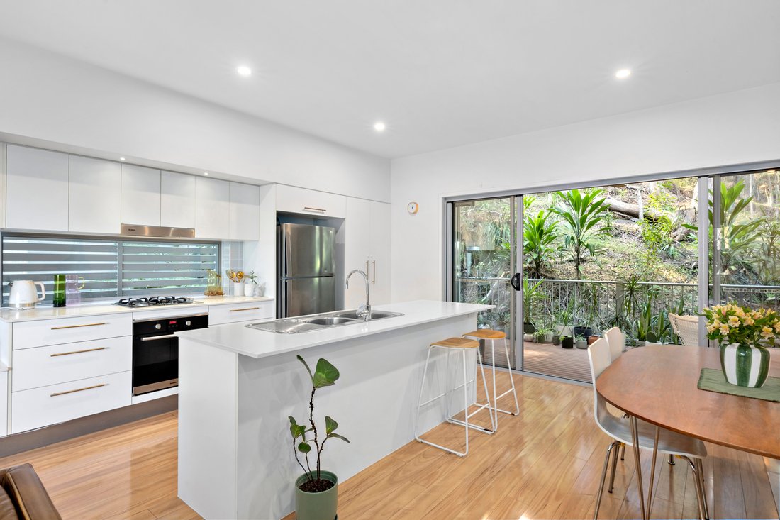 Townhouse in Currumbin, Queensland, Australia 4 - 18606927