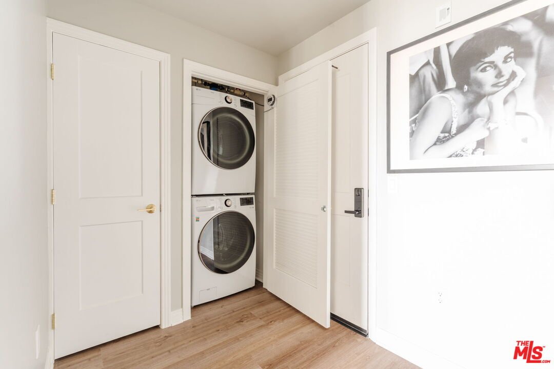 Condo in Los Angeles, California, United States 3 - 18606812