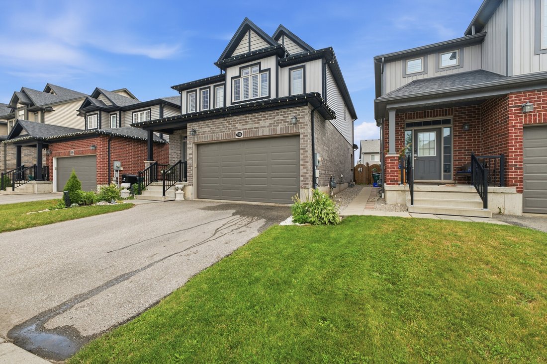 House in Cambridge, Ontario, Canada 4 - 18607077