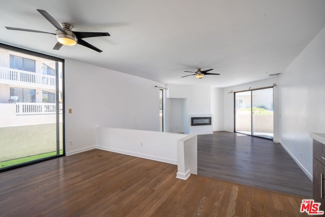 Condo in Los Angeles, California, United States 3 - 18607143