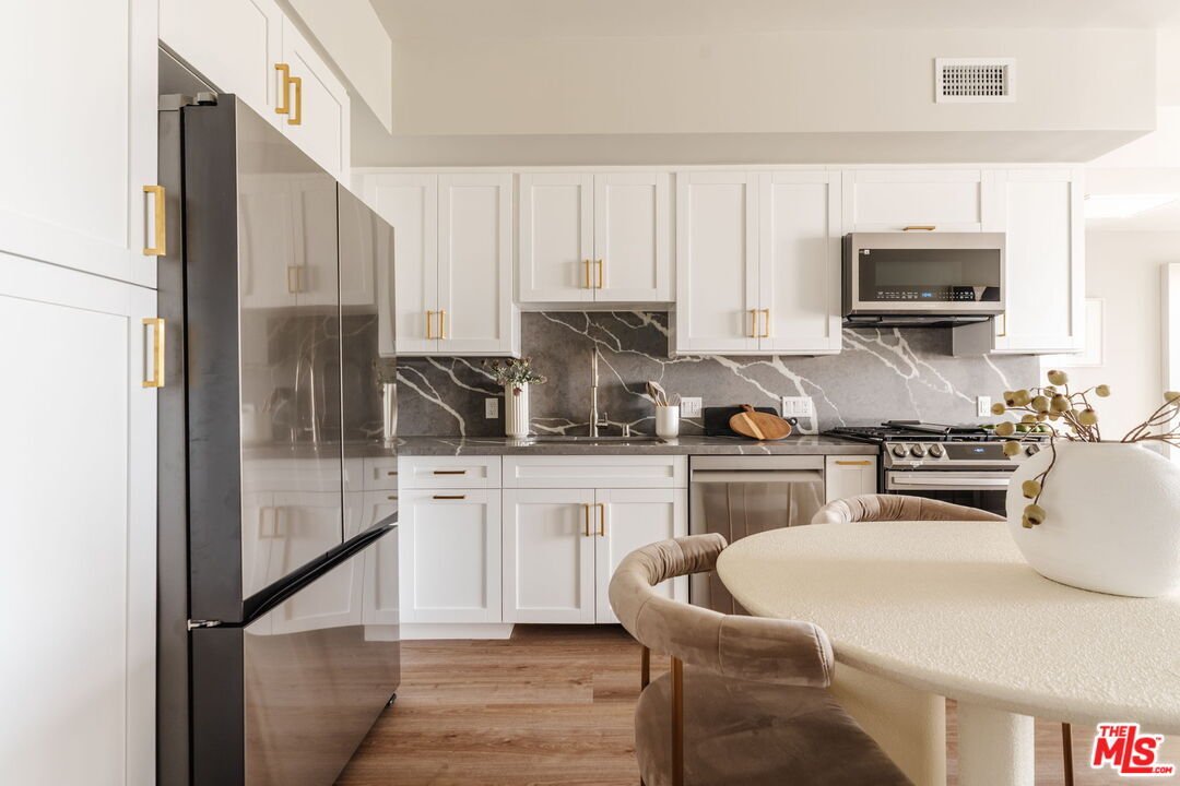 Condo in Los Angeles, California, United States 4 - 18606812