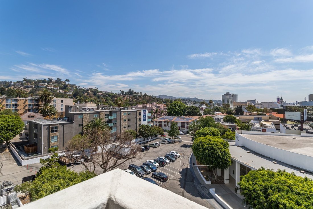 Condo in Los Angeles, California, United States 5 - 18607190