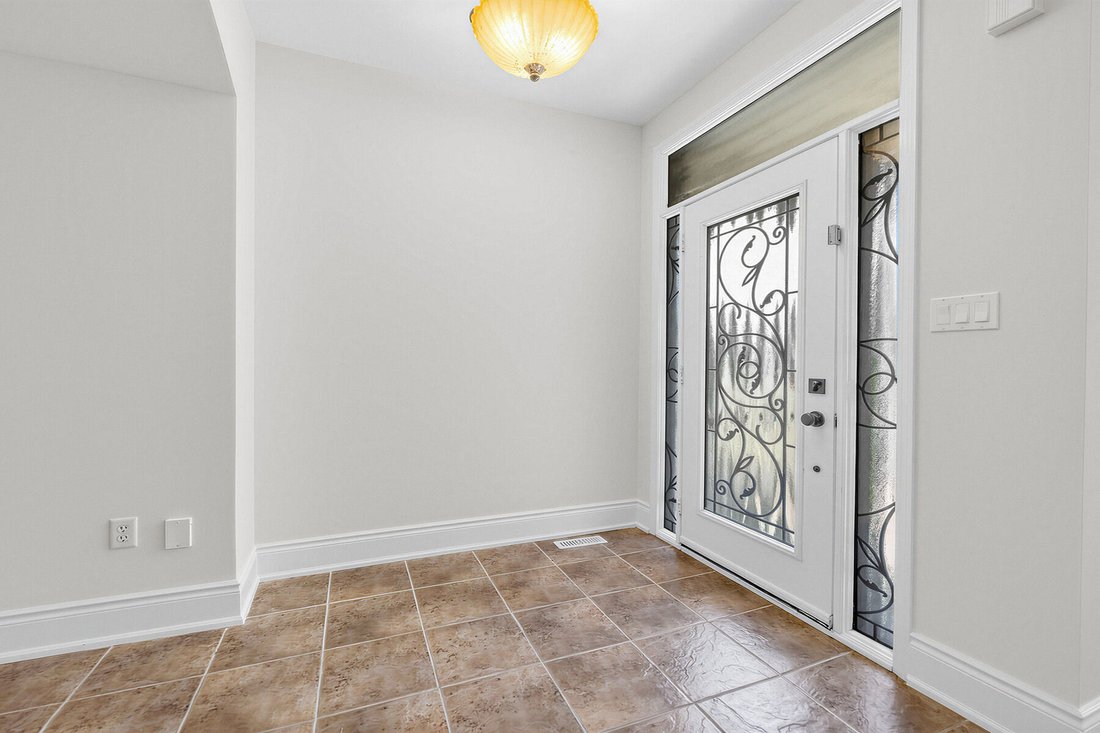 House in Burlington, Ontario, Canada 5 - 18607037