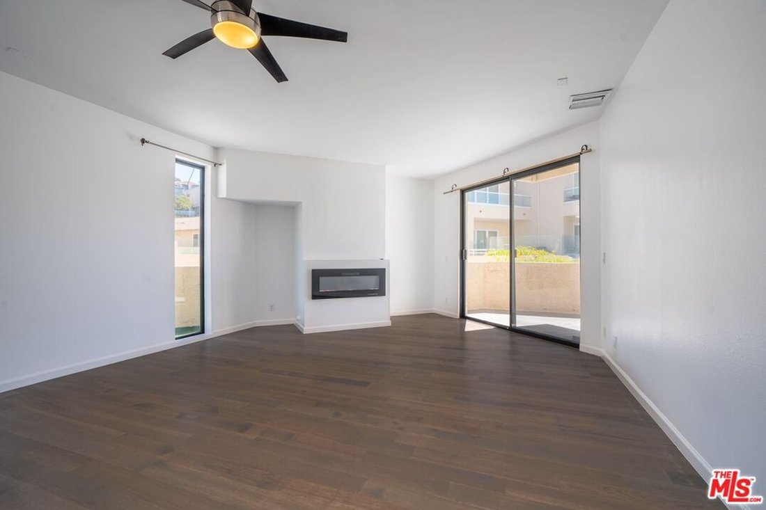 Condo in Los Angeles, California, United States 5 - 18607143