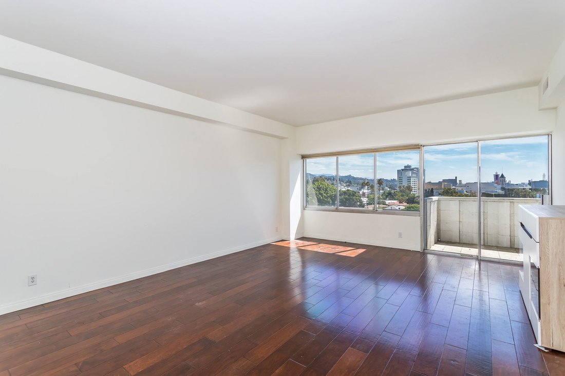 Condo in Los Angeles, California, United States 3 - 18607190