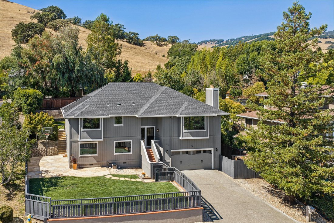 House in Novato, California, United States 1 - 18607821