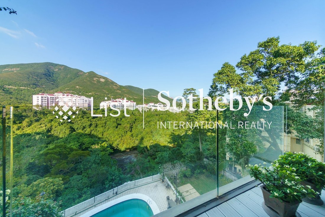 Apartment in Chung Hom Kok, Hong Kong 4 - 18607916