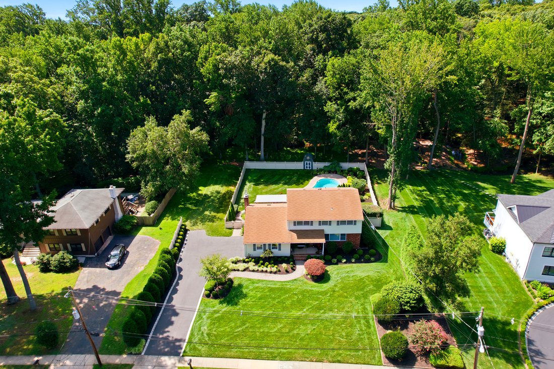 House in Lincroft, New Jersey, United States 3 - 18608122