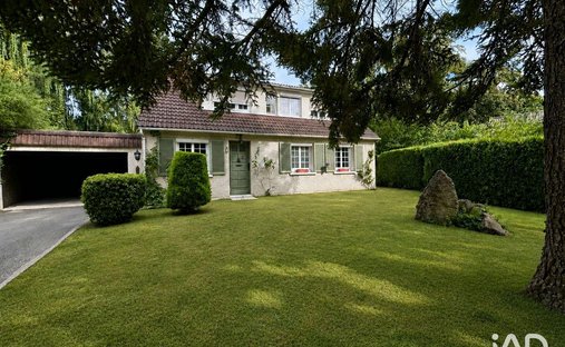 House in Morte Riviere-Les Pres Bouchards, Verrières-le-Buisson, France 1