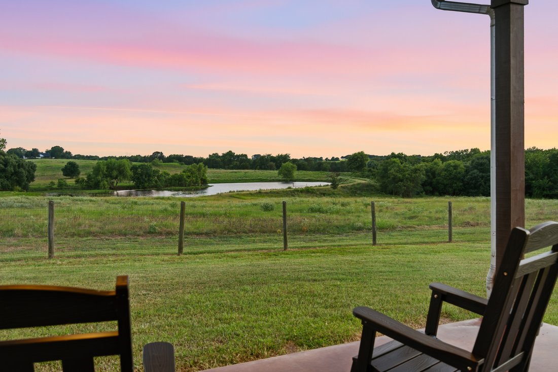 Bellville, Texas, United States 1 - 18608104
