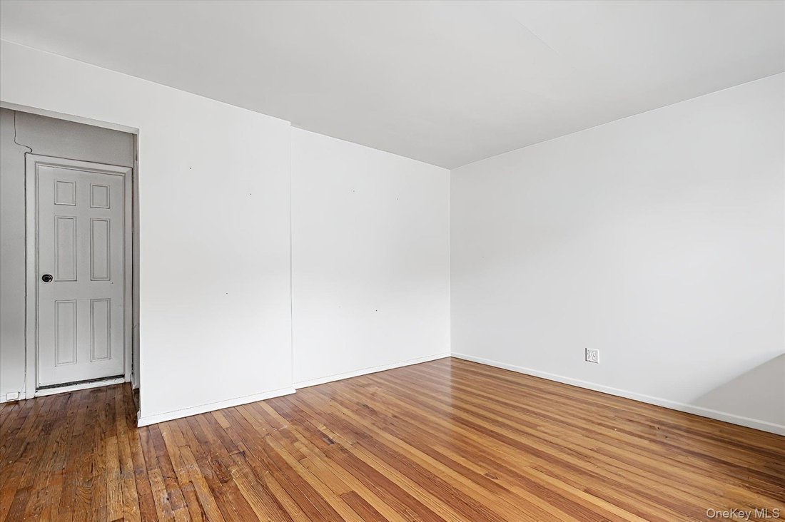 House in Melville, New York, United States 3 - 18607527