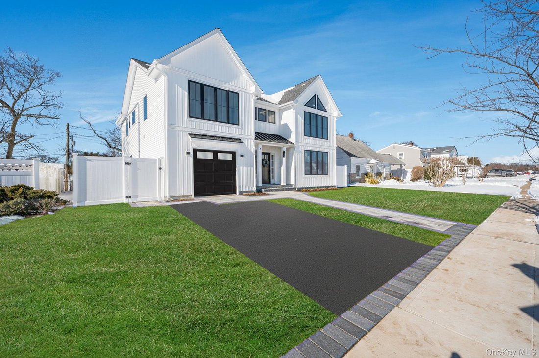 House in Levittown, New York, United States 4 - 18607587