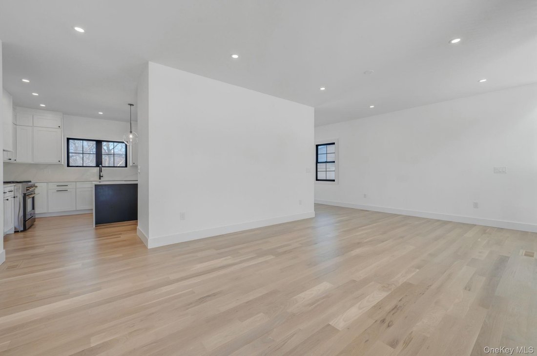 House in Levittown, New York, United States 5 - 18607587