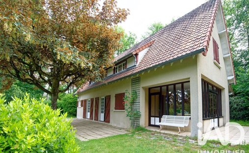 House in Saint-Remy-l'Honore, Ile-de-France, France 1