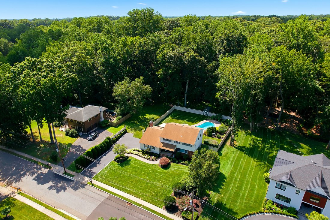 House in Lincroft, New Jersey, United States 2 - 18608122