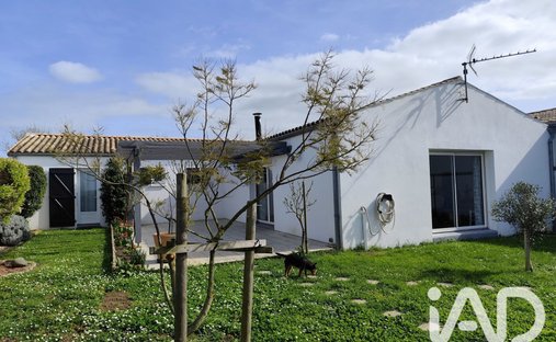 House in Puilboreau, Nouvelle-Aquitaine, France 1