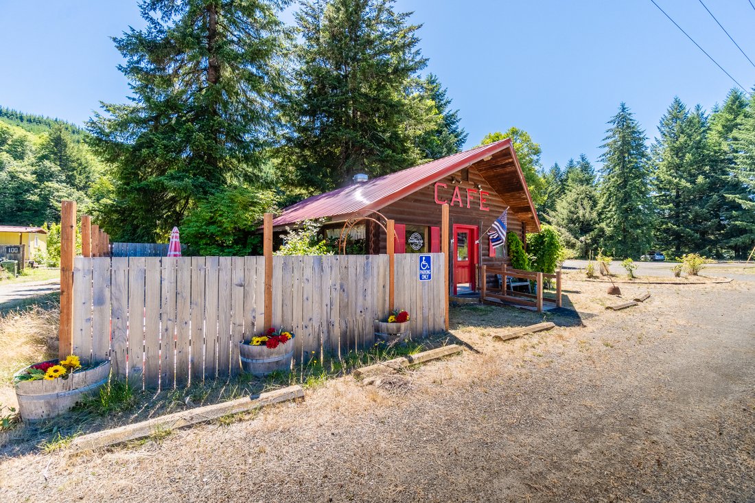 Blodgett, Oregon, United States 3 - 18607853
