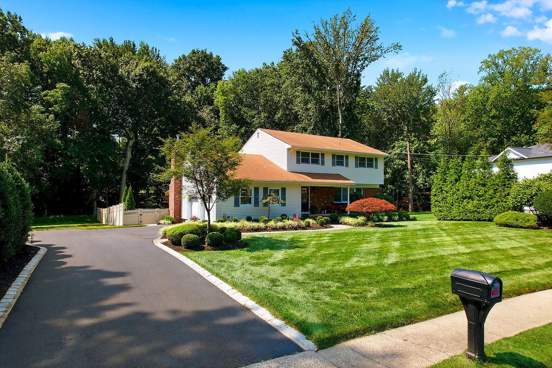 House in Lincroft, New Jersey, United States 1 - 18608122