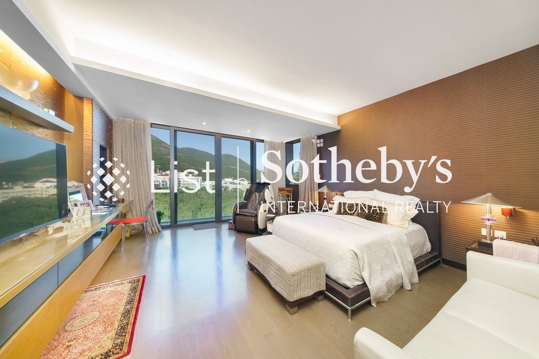 Apartment in Chung Hom Kok, Hong Kong 5 - 18607916