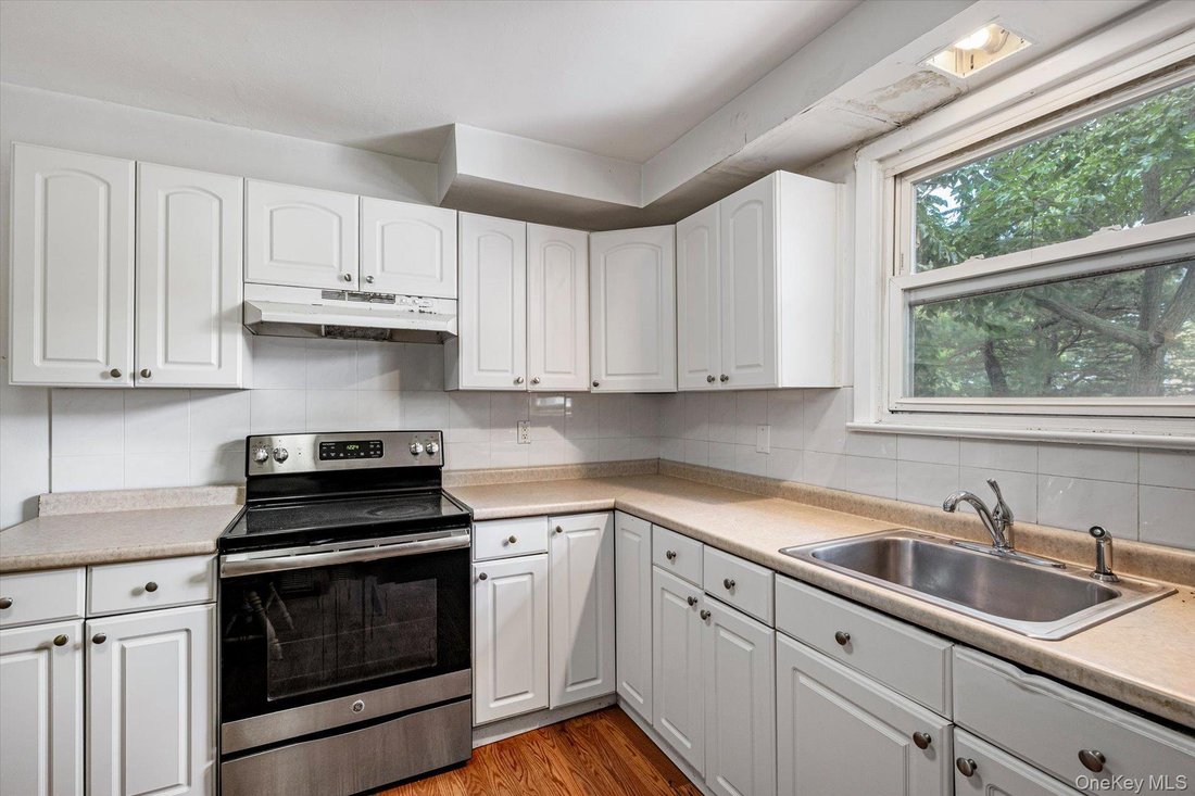 House in Melville, New York, United States 5 - 18607527