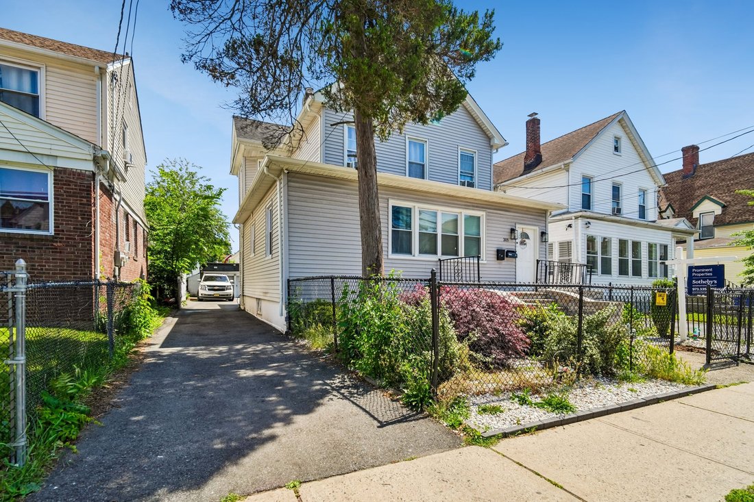House in Passaic, New Jersey, United States 2 - 18210750
